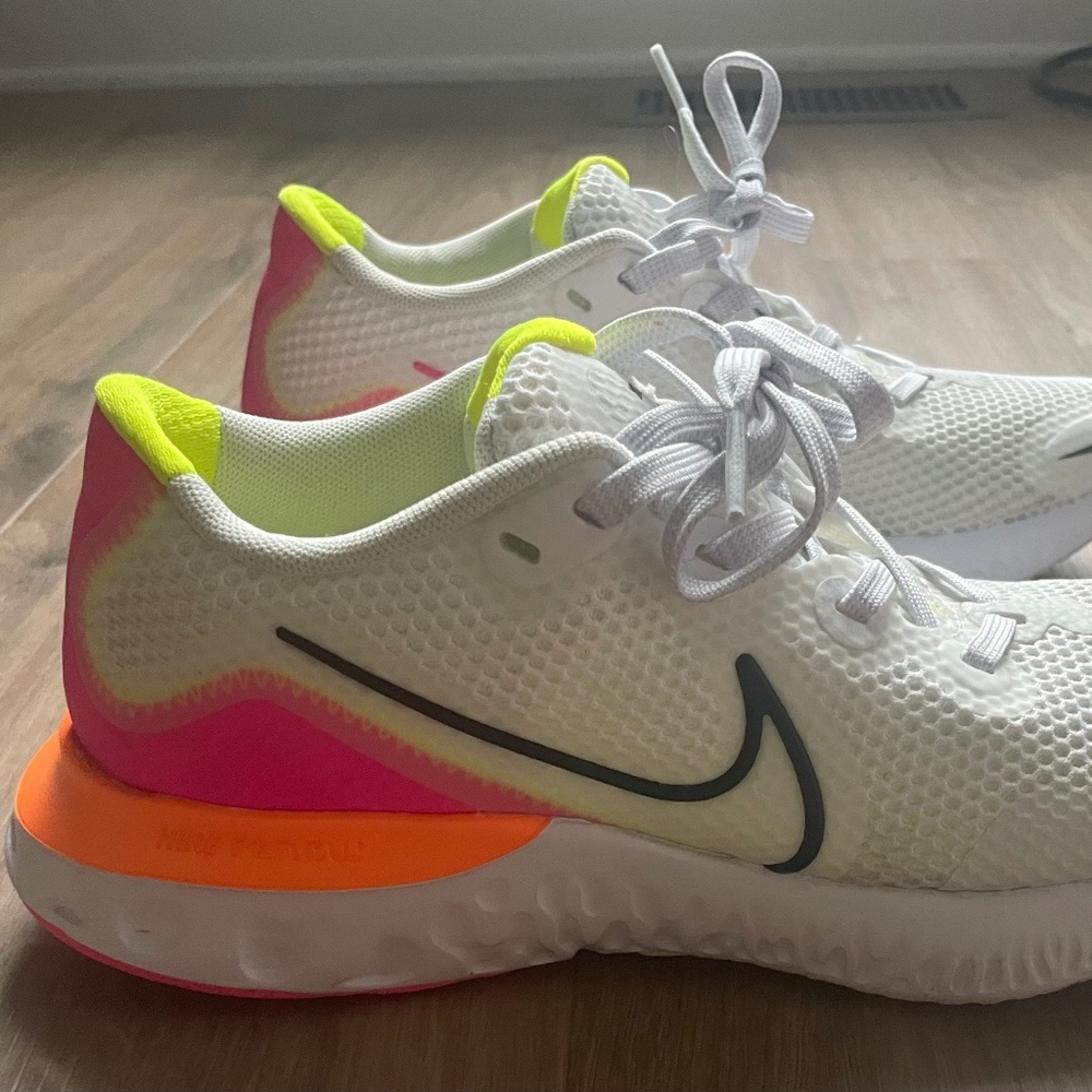 Nike Renew Run Platinum Tint White